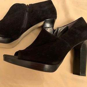 Banana Republic Black Suede Leather Bootie, Peep Toe, 4" Heel, side zip, size 8